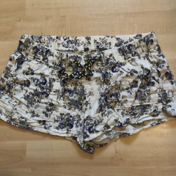 Vanilla Star Pants - Cute Flowy Shorts S